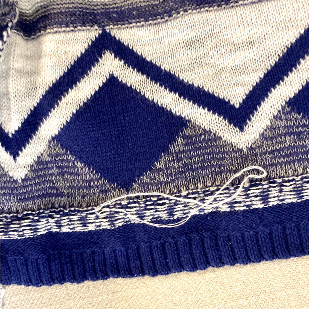 Mossimo Sweater - Picture 2 of 10